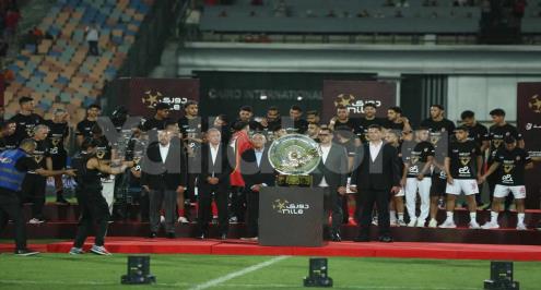  "طفلة إمام عاشور وانقسام الدرع ".. القاهرة تكتسي باللون الأحمر في احتفالات الأهلي الاستثنائية